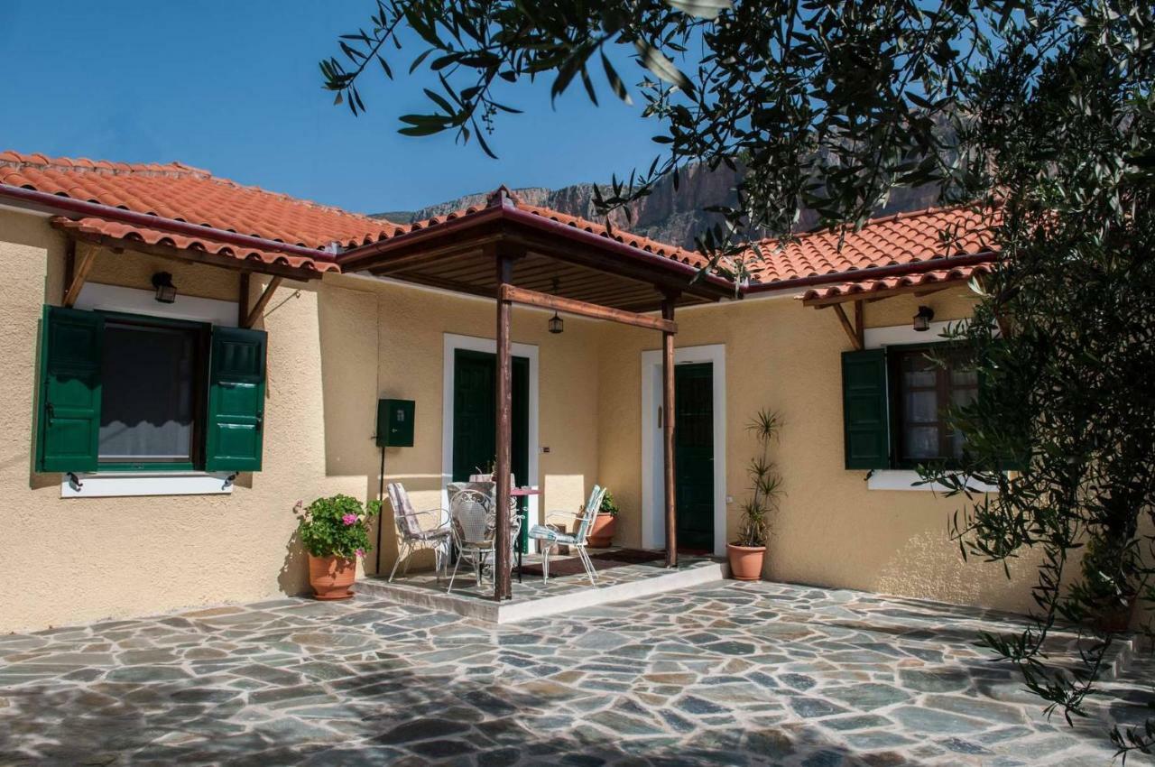 Rodomelo House - 3 Bedrooms Leonidio Bagian luar foto